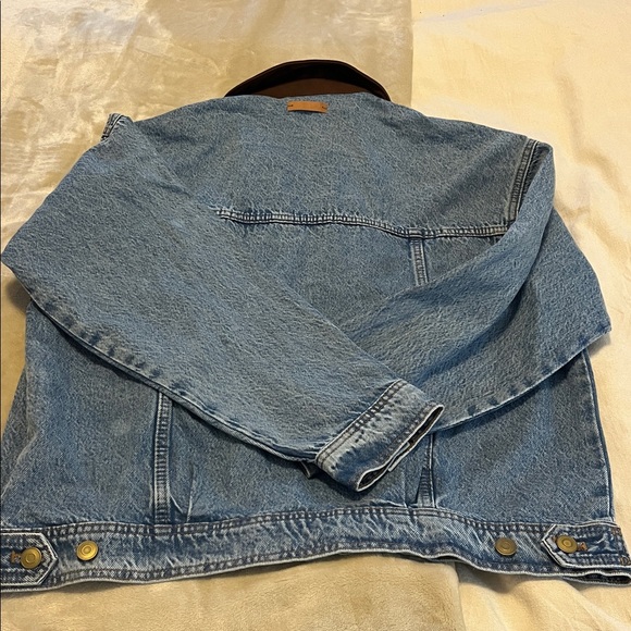 H&M Denim Jacket with Contrast Brown Collar - Picture 4 of 9